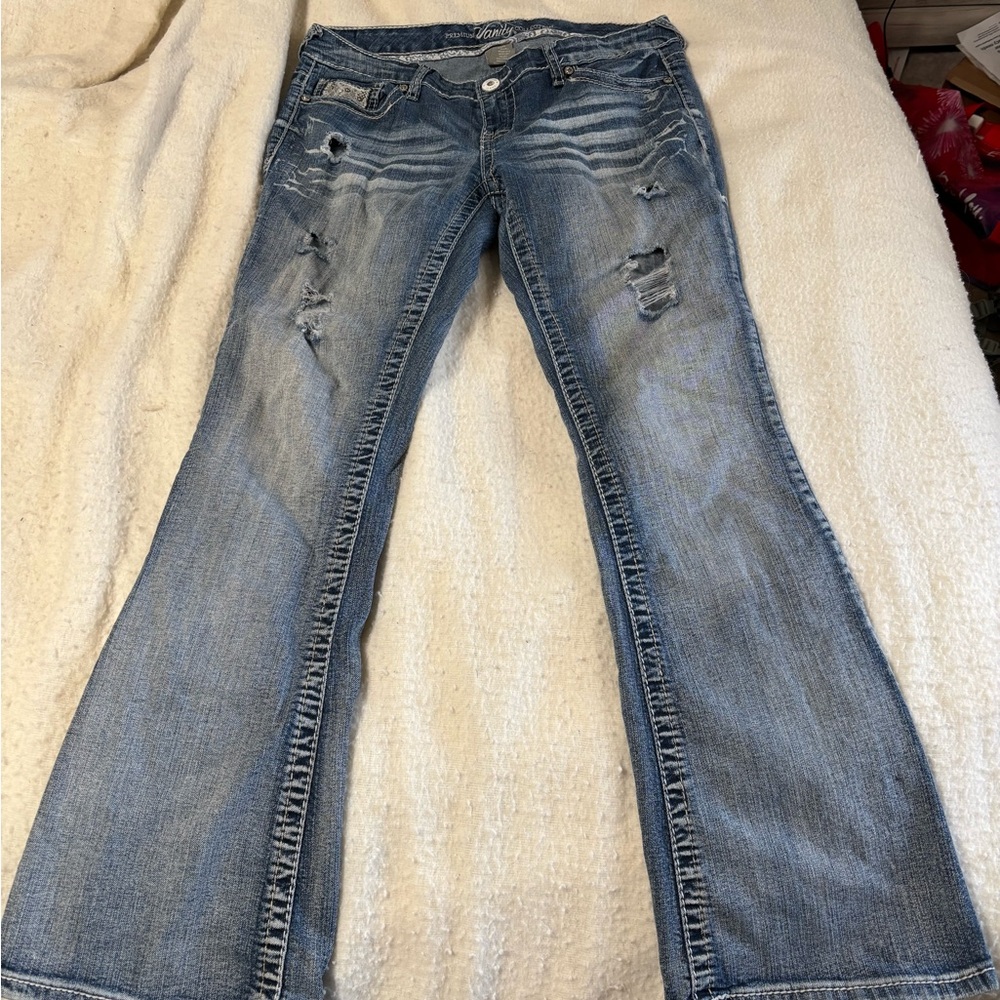 Women’s Vanity Distressed Jeans